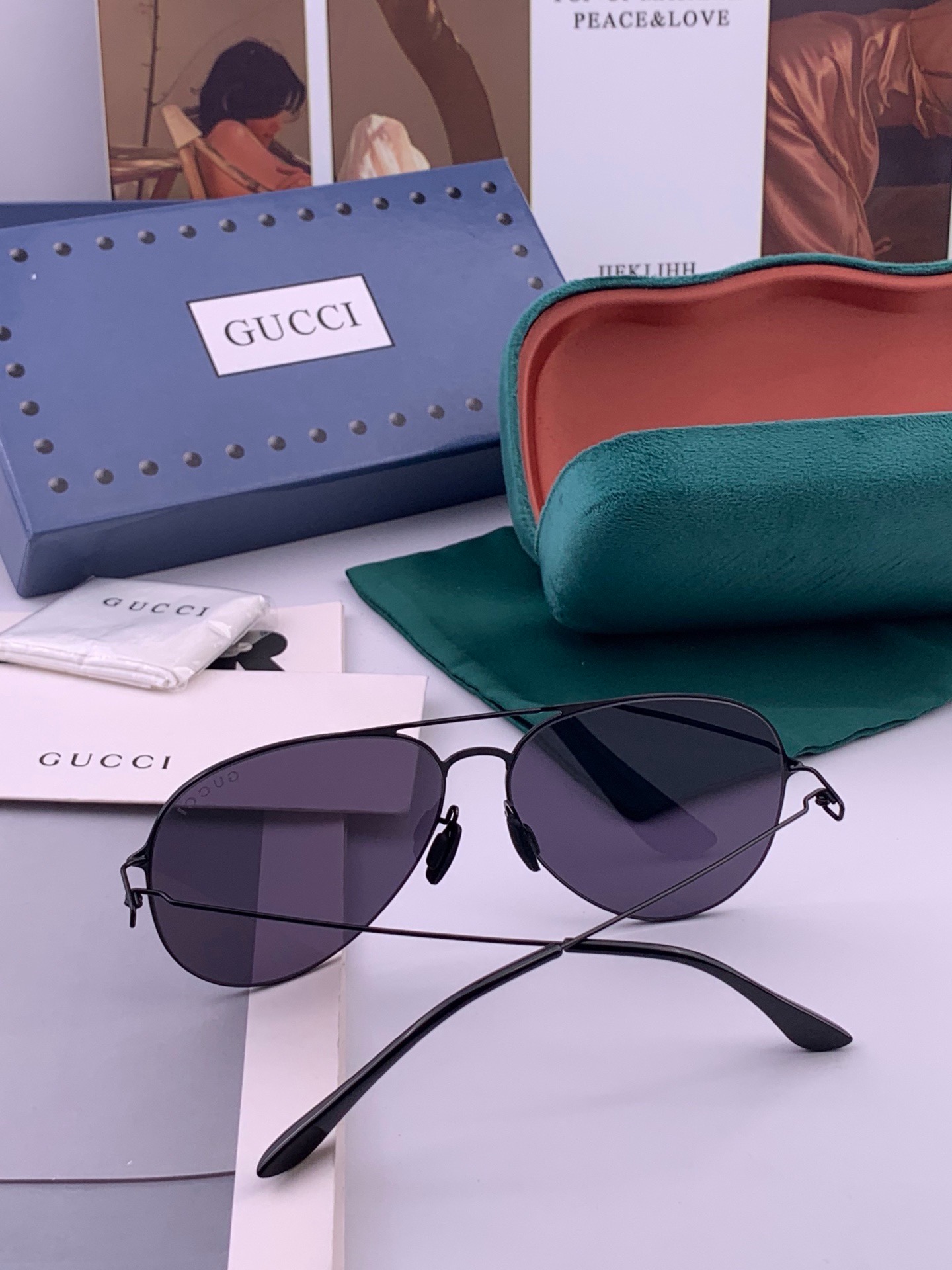 🆕   Gucci 春夏新款超轻无螺丝压不坏系列情侣款太阳镜高清尼龙镜片🦅完美品质，适合各种脸型，经典太阳镜亮相时装周.