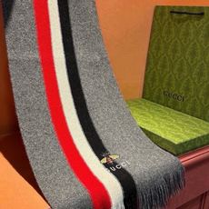 🆕 男女同款,百分百纯羊绒 Gucci 高端羊绒针织围巾!】可正式,可随意,非常Classical的设计。这款织法比 🆕 男女同款,百分百纯羊绒 Gucci 高端羊绒针织围巾!】可正式,可随意,非常Classical的设计。这款织法比