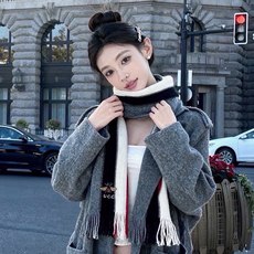 🆕 男女同款,百分百纯羊绒 Gucci 高端羊绒针织围巾!】可正式,可随意,非常Classical的设计。这款织法比 🆕 男女同款,百分百纯羊绒 Gucci 高端羊绒针织围巾!】可正式,可随意,非常Classical的设计。这款织法比