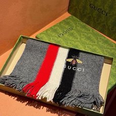 🆕 男女同款,百分百纯羊绒 Gucci 高端羊绒针织围巾!】可正式,可随意,非常Classical的设计。这款织法比 🆕 男女同款,百分百纯羊绒 Gucci 高端羊绒针织围巾!】可正式,可随意,非常Classical的设计。这款织法比