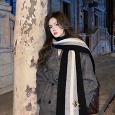 🆕 男女同款,百分百纯羊绒 Gucci 高端羊绒针织围巾!】可正式,可随意,非常Classical的设计。这款织法比 🆕 男女同款,百分百纯羊绒 Gucci 高端羊绒针织围巾!】可正式,可随意,非常Classical的设计。这款织法比
