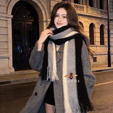 🆕 男女同款,百分百纯羊绒 Gucci 高端羊绒针织围巾!】可正式,可随意,非常Classical的设计。这款织法比 🆕 男女同款,百分百纯羊绒 Gucci 高端羊绒针织围巾!】可正式,可随意,非常Classical的设计。这款织法比