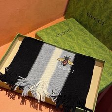 🆕 男女同款,百分百纯羊绒 Gucci 高端羊绒针织围巾!】可正式,可随意,非常Classical的设计。这款织法比 🆕 男女同款,百分百纯羊绒 Gucci 高端羊绒针织围巾!】可正式,可随意,非常Classical的设计。这款织法比