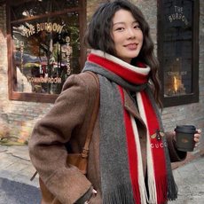 🆕 男女同款,百分百纯羊绒 Gucci 高端羊绒针织围巾!】可正式,可随意,非常Classical的设计。这款织法比 🆕 男女同款,百分百纯羊绒 Gucci 高端羊绒针织围巾!】可正式,可随意,非常Classical的设计。这款织法比
