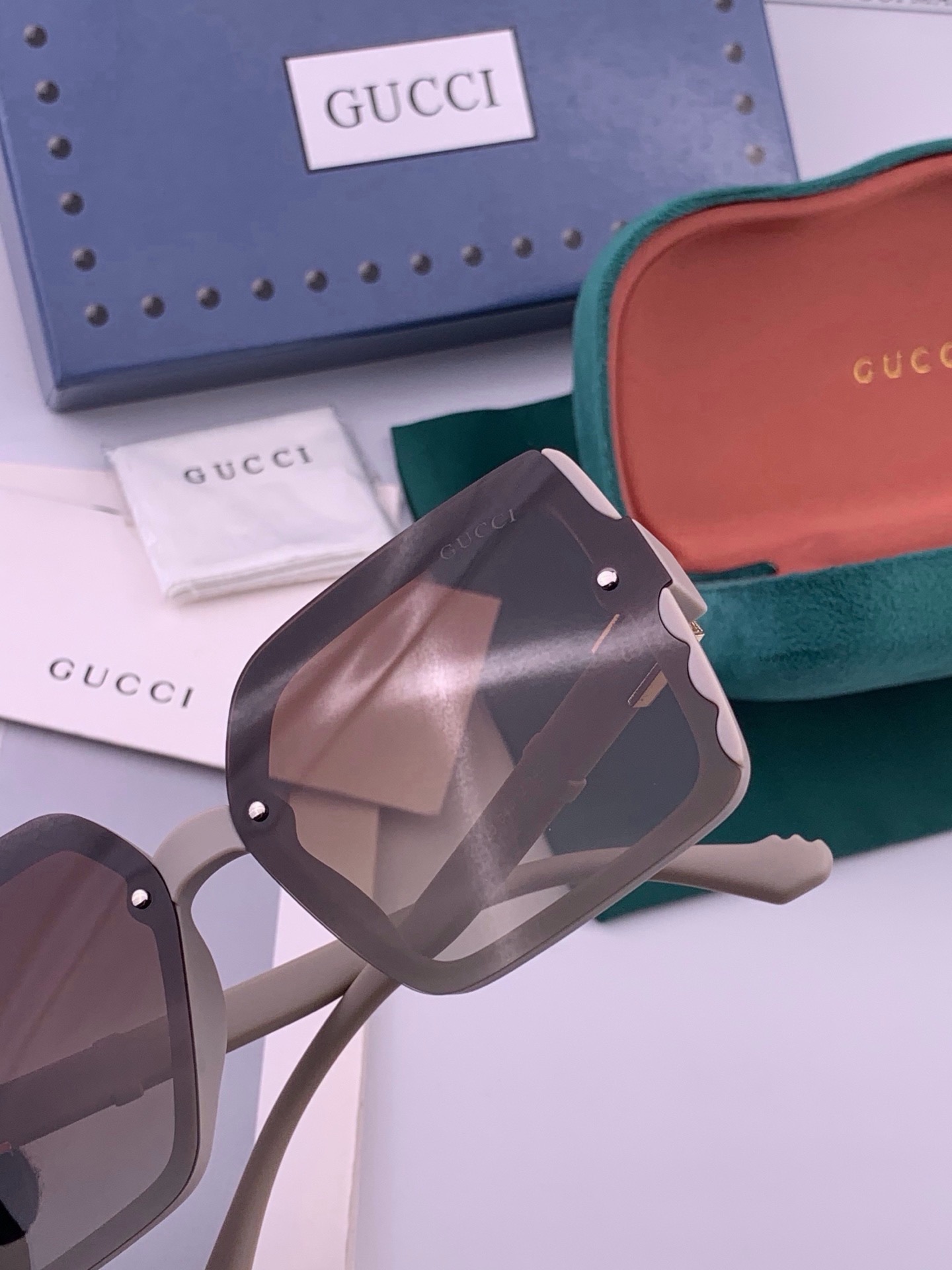 🆕  新款！新款出货！ 女士高清加厚偏光太阳镜🕶️ 🎉💍新款GUCCI偏光太阳镜[得意]开车驾驶镜时尚墨镜💐💐🌸世界顶级
