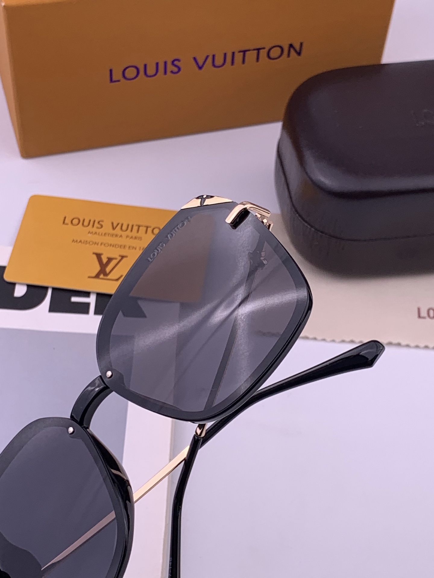 🆕   LV 太阳镜潮品官网模特同款 [玫瑰][玫瑰]四叶草🍀精致个性设计简约时尚 高品质值得拥有绝对潮爆整个夏季 新款