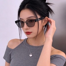 🆕 🔺 【芬迪】开春新款 潮流爆款 时尚方框偏光太阳镜 高品质 佩戴舒适 网红潮款墨镜 女士高清偏光太阳镜🕶️ 🎉高品质 🆕 🔺 【芬迪】开春新款 潮流爆款 时尚方框偏光太阳镜 高品质 佩戴舒适 网红潮款墨镜 女士高清偏光太阳镜🕶️ 🎉高品质