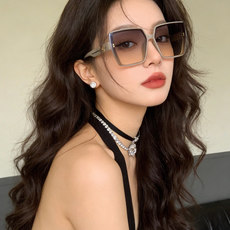 🆕 【TR尼龙系列】爱马仕 经典的方框设计,不挑脸型,无论搭配大衣还是连衣裙都非常显气质尼龙镜片预防紫外线 型号: 🆕 【TR尼龙系列】爱马仕 经典的方框设计,不挑脸型,无论搭配大衣还是连衣裙都非常显气质尼龙镜片预防紫外线 型号: