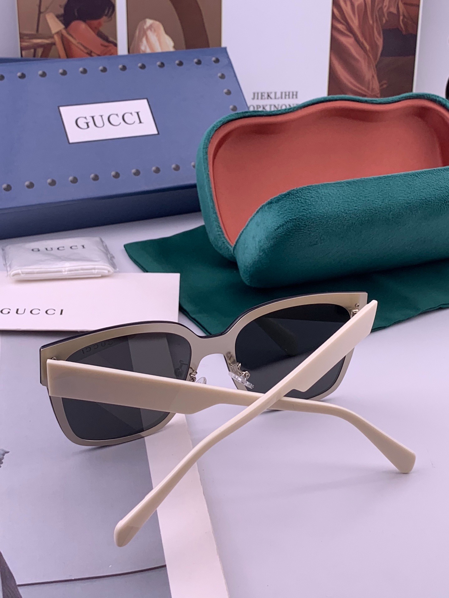 🆕   GUCCI  新款连体尼龙偏光太眼镜，情侣款时尚方框太阳镜佩戴舒适网红潮流款墨镜，大气女人范儿，大脸小脸都好看 