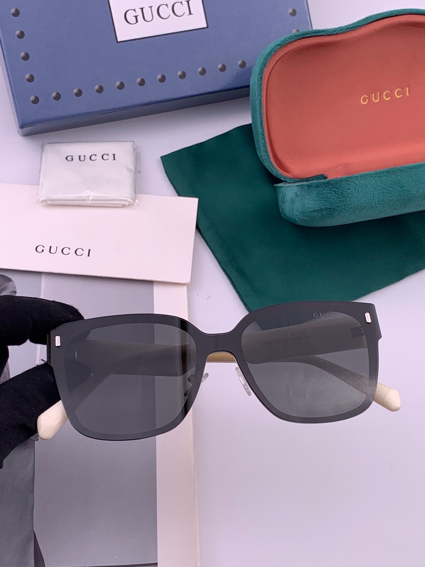 🆕   GUCCI  新款连体尼龙偏光太眼镜，情侣款时尚方框太阳镜佩戴舒适网红潮流款墨镜，大气女人范儿，大脸小脸都好看 