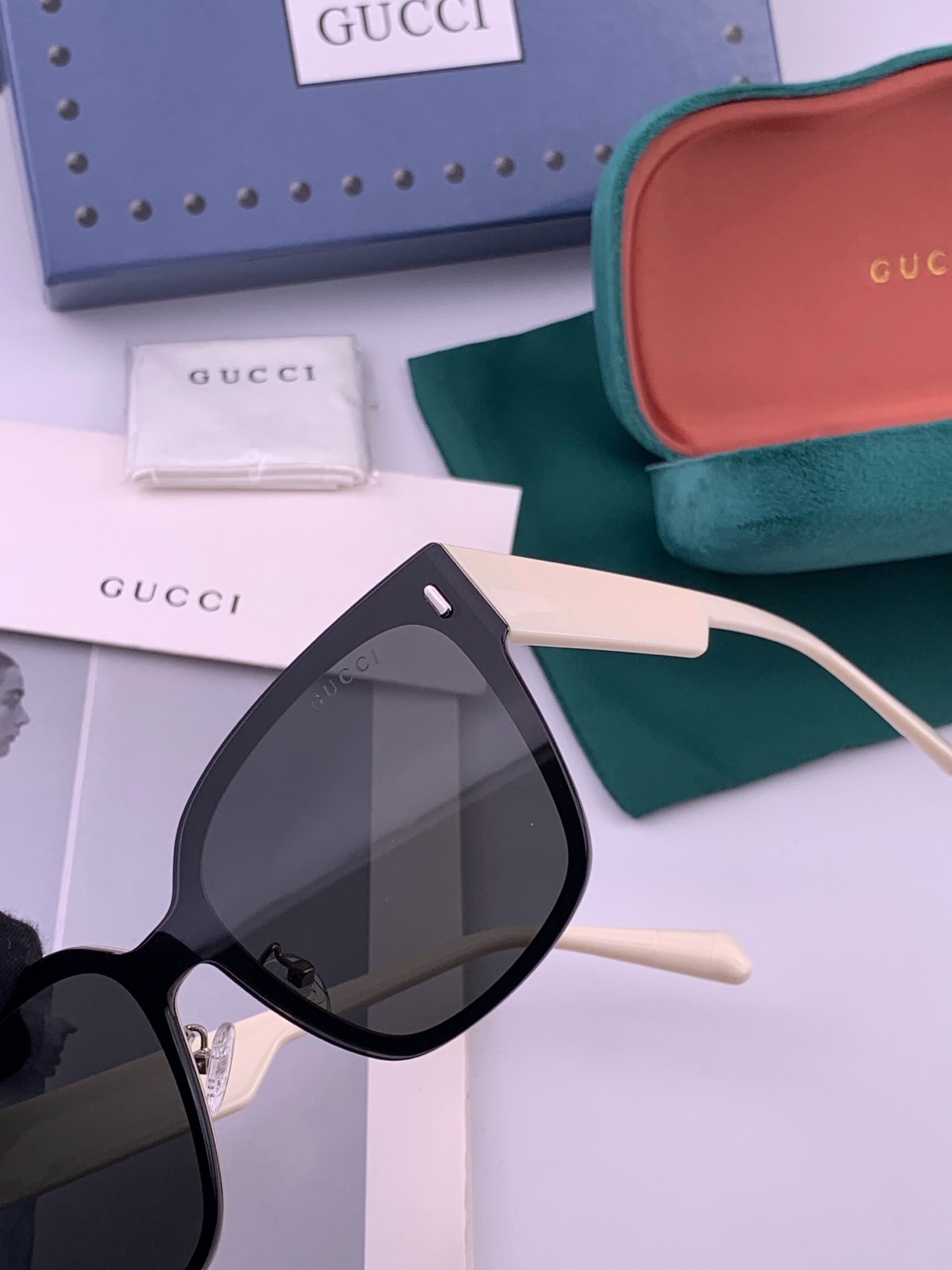 🆕   GUCCI  新款连体尼龙偏光太眼镜，情侣款时尚方框太阳镜佩戴舒适网红潮流款墨镜，大气女人范儿，大脸小脸都好看 