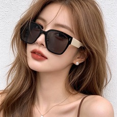 🆕 GUCCI 新款连体尼龙偏光太眼镜,情侣款时尚方框太阳镜佩戴舒适网红潮流款墨镜,大气女人范儿,大脸小脸都好看 🆕 GUCCI 新款连体尼龙偏光太眼镜,情侣款时尚方框太阳镜佩戴舒适网红潮流款墨镜,大气女人范儿,大脸小脸都好看