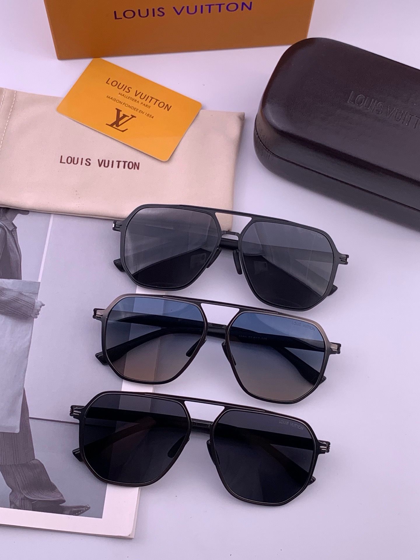 🆕       LV 男款炫彩飞行员偏光太阳镜 ❤️材质：高清尼龙加厚卡槽高清偏光镜片 🌹无边框镜架💕颜👍型号：L998
