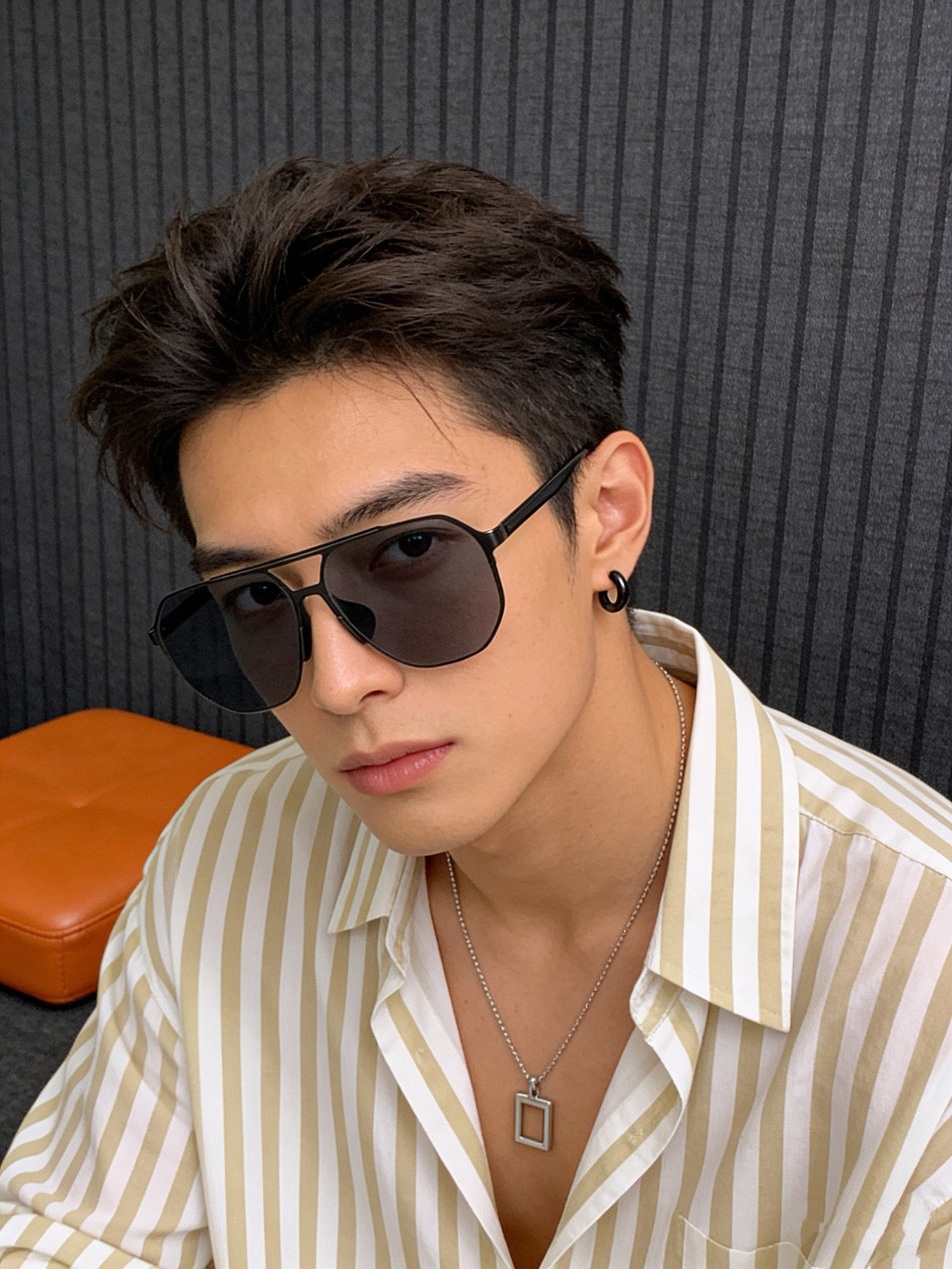 🆕       LV 男款炫彩飞行员偏光太阳镜 ❤️材质：高清尼龙加厚卡槽高清偏光镜片 🌹无边框镜架💕颜👍型号：L722