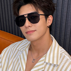 🆕 LV 男款炫彩飞行员偏光太阳镜 ❤️材质:高清尼龙加厚卡槽高清偏光镜片 🌹无边框镜架💕颜👍型号:L722 🆕 LV 男款炫彩飞行员偏光太阳镜 ❤️材质:高清尼龙加厚卡槽高清偏光镜片 🌹无边框镜架💕颜👍型号:L722