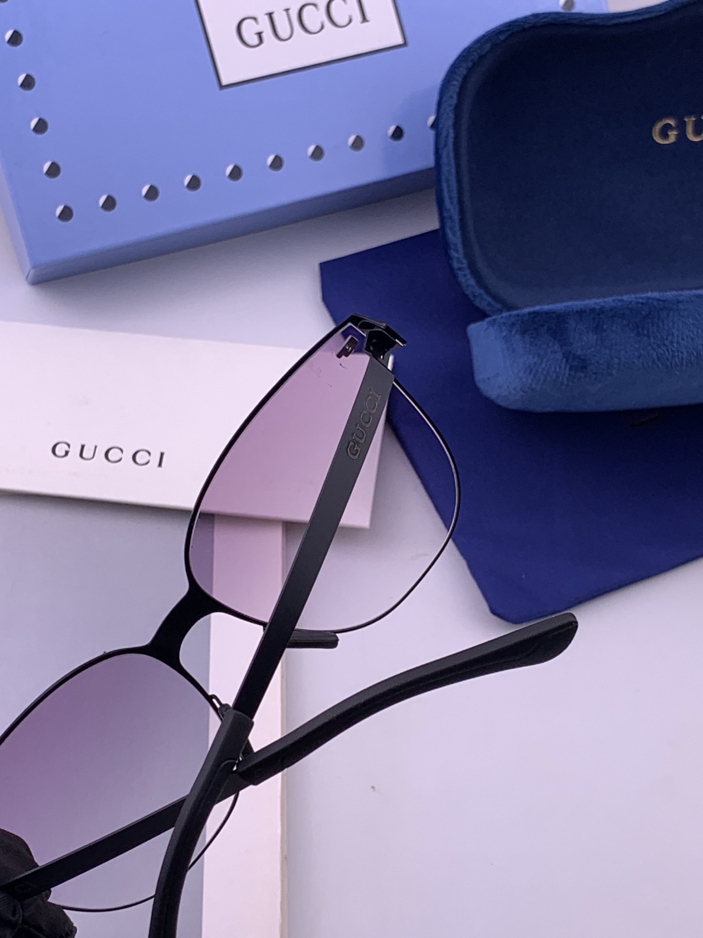🆕   Gucci 春夏新款超轻无螺丝压不坏系列情侣款太阳镜高清尼龙镜片🦅完美品质，适合各种脸型，经典太阳镜亮相时装周.