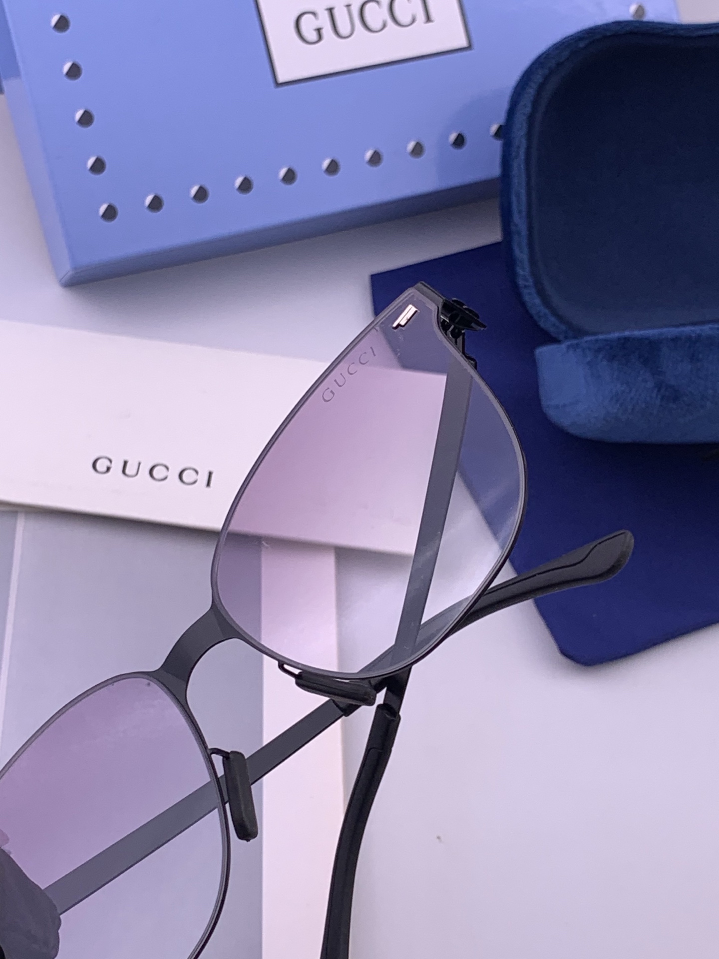 🆕   Gucci 春夏新款超轻无螺丝压不坏系列情侣款太阳镜高清尼龙镜片🦅完美品质，适合各种脸型，经典太阳镜亮相时装周.