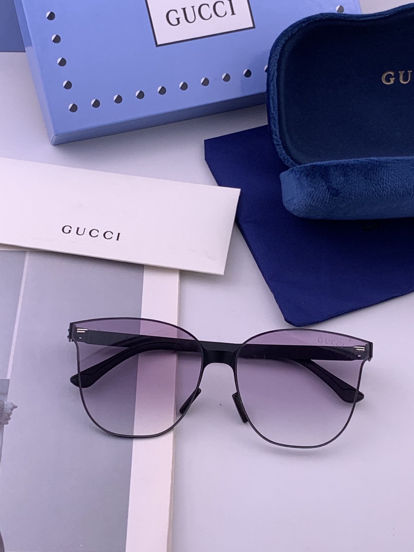 🆕   Gucci 春夏新款超轻无螺丝压不坏系列情侣款太阳镜高清尼龙镜片🦅完美品质，适合各种脸型，经典太阳镜亮相时装周.