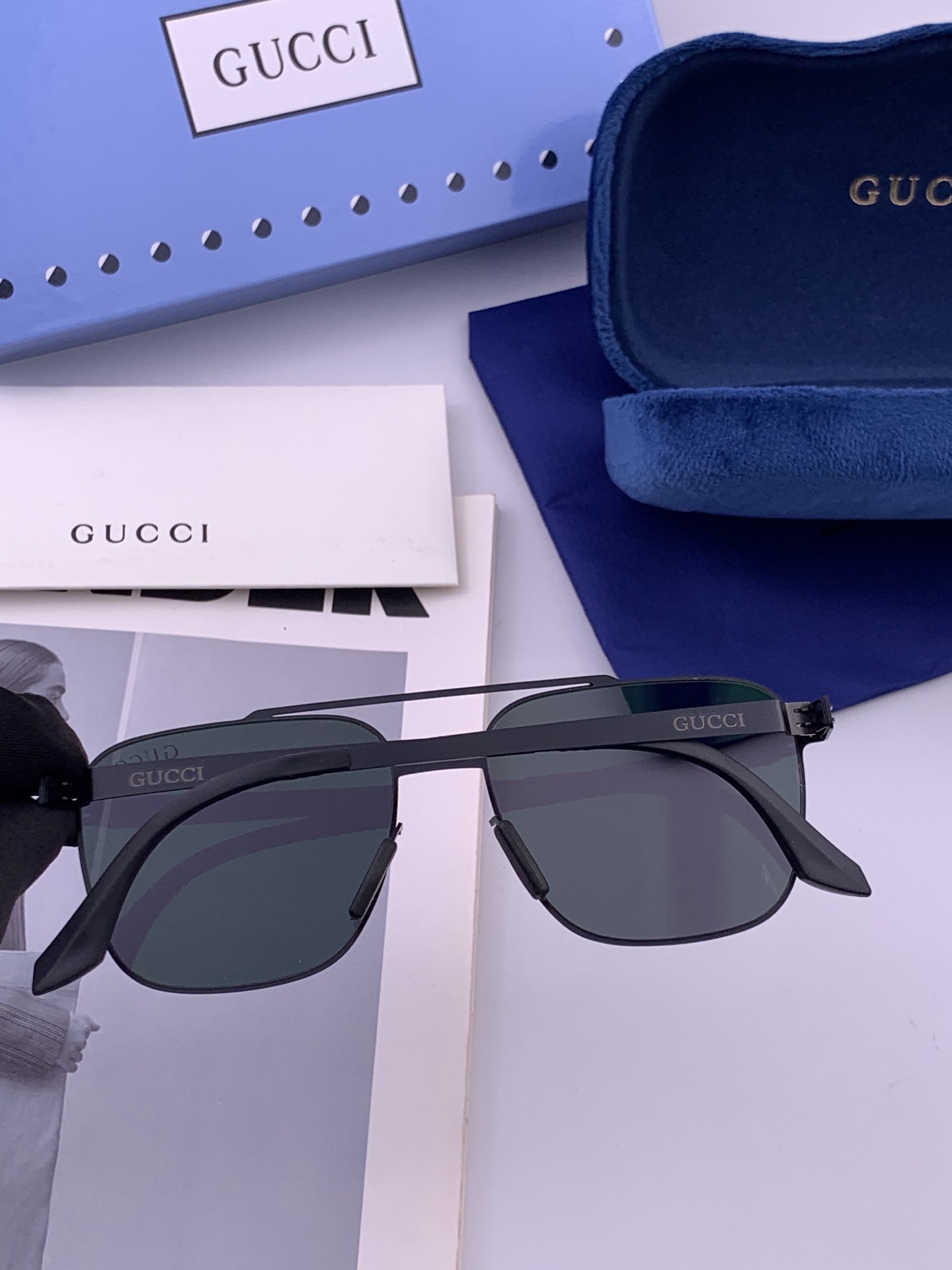 🆕   Gucci 春夏新款超轻无螺丝压不坏系列情侣款太阳镜高清尼龙镜片🦅完美品质，适合各种脸型，经典太阳镜亮相时装周.