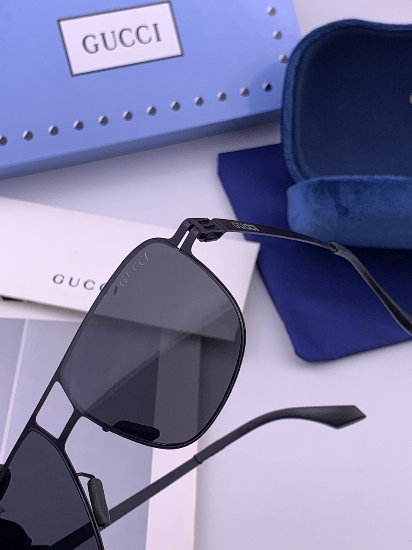 🆕   Gucci 春夏新款超轻无螺丝压不坏系列情侣款太阳镜高清尼龙镜片🦅完美品质，适合各种脸型，经典太阳镜亮相时装周.