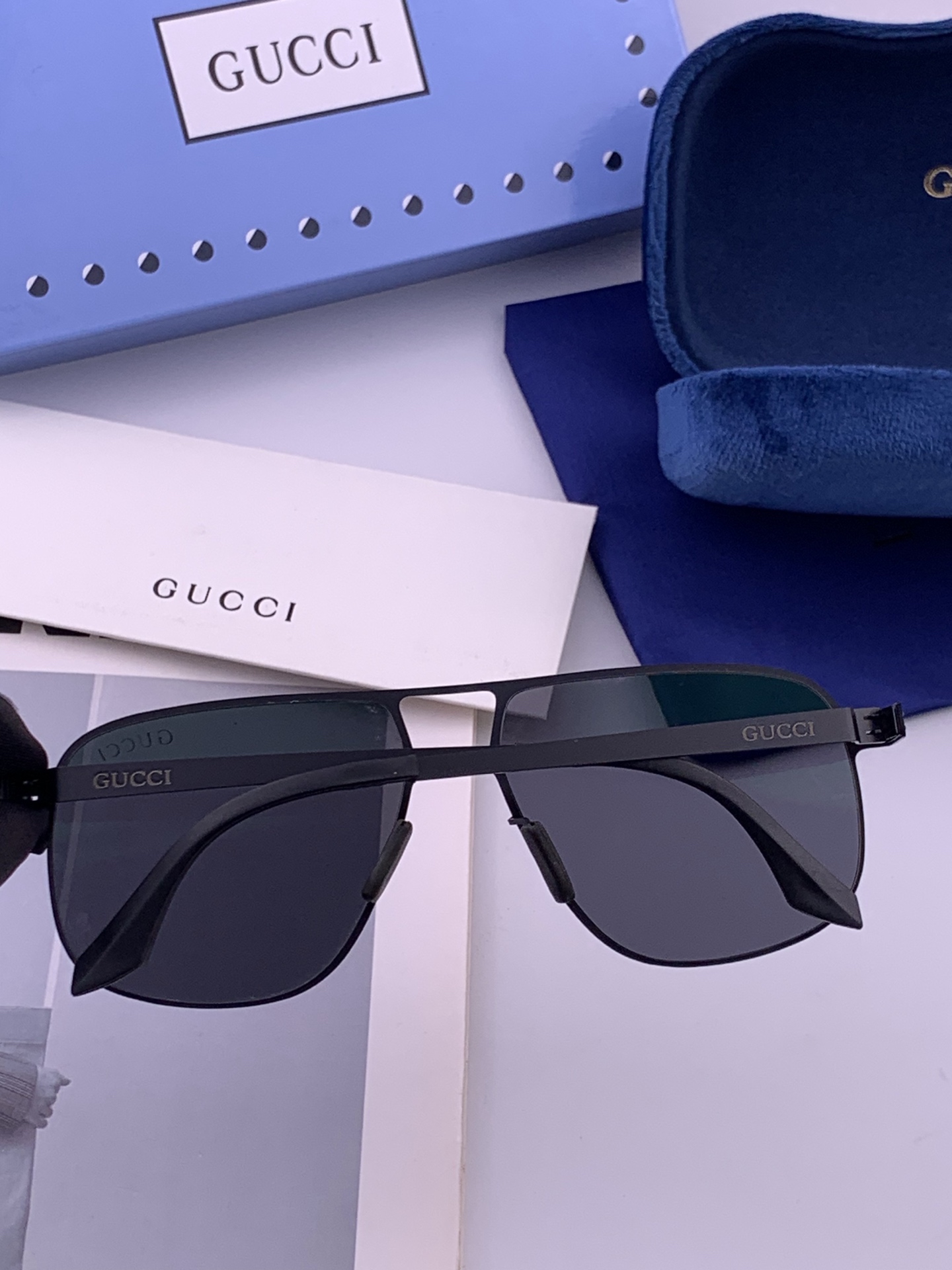 🆕   Gucci 春夏新款超轻无螺丝压不坏系列情侣款太阳镜高清尼龙镜片🦅完美品质，适合各种脸型，经典太阳镜亮相时装周.
