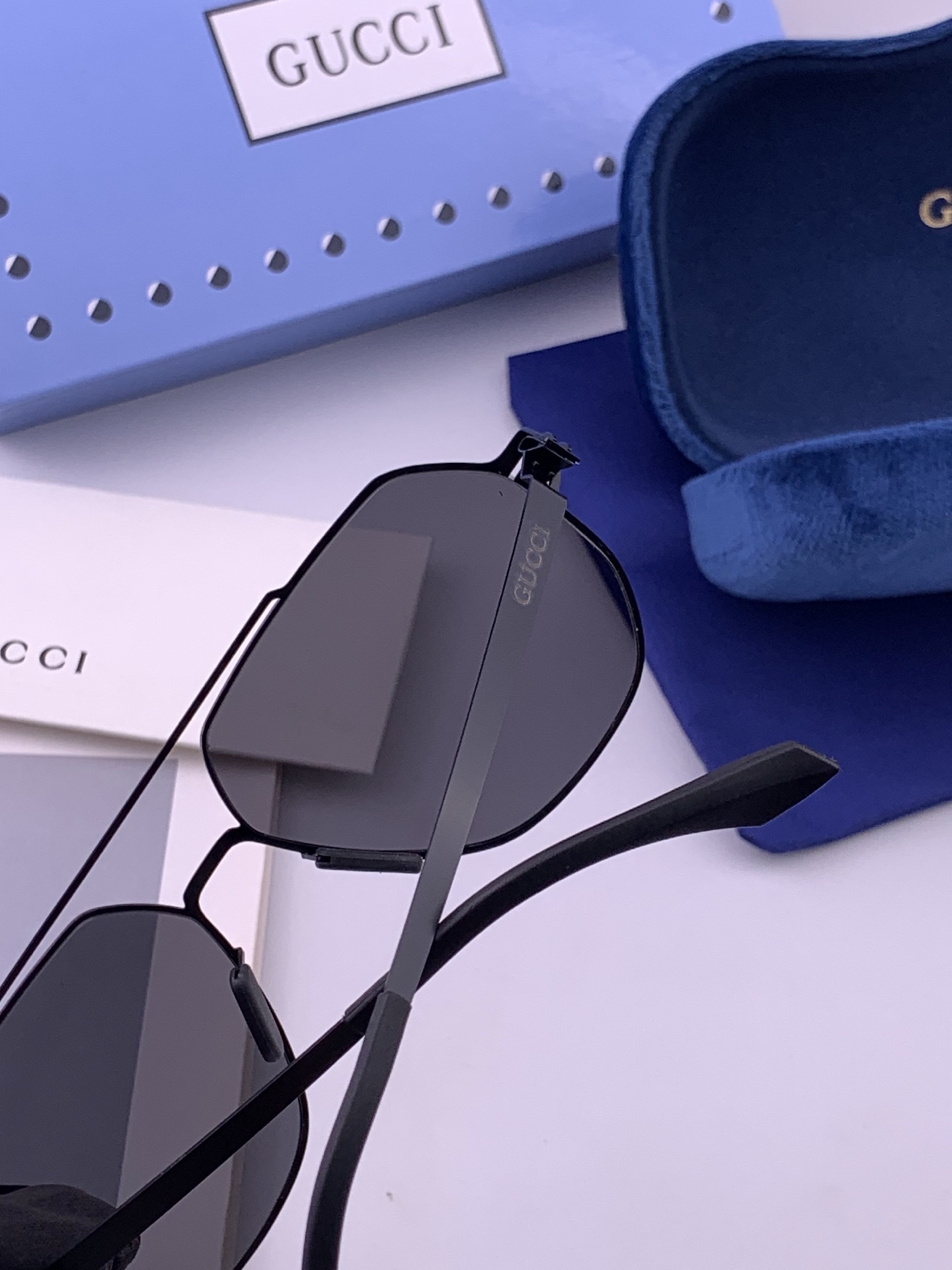 🆕   Gucci 春夏新款超轻无螺丝压不坏系列情侣款太阳镜高清尼龙镜片🦅完美品质，适合各种脸型，经典太阳镜亮相时装周.