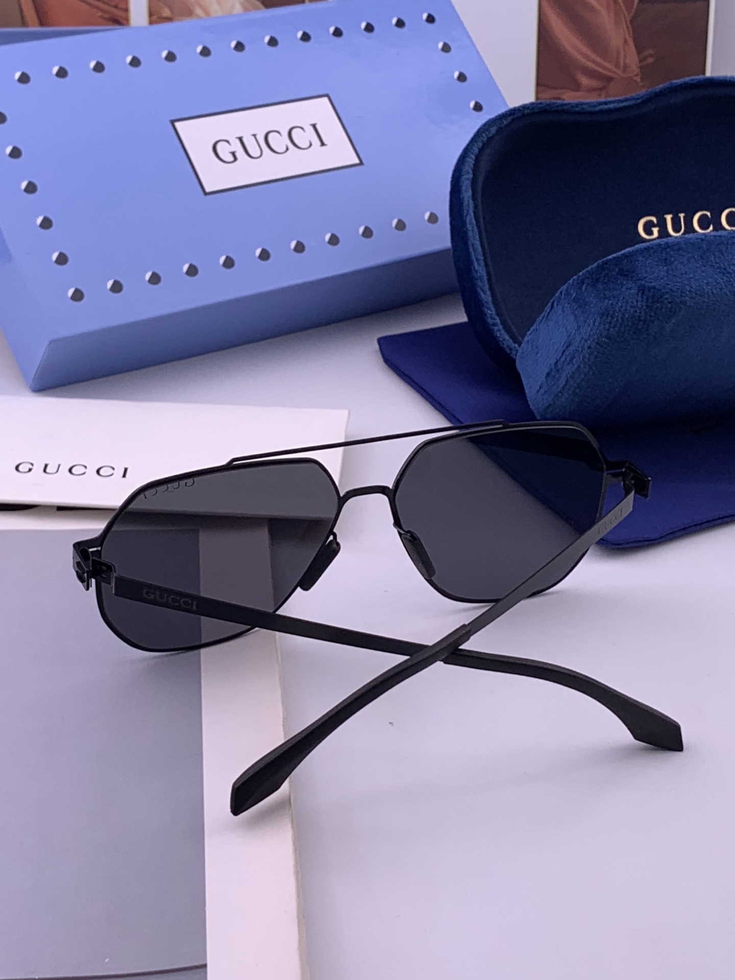 🆕   Gucci 春夏新款超轻无螺丝压不坏系列情侣款太阳镜高清尼龙镜片🦅完美品质，适合各种脸型，经典太阳镜亮相时装周.