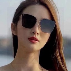 🆕 【尼龙偏光系列】DIOR无框太阳镜墨多边形设计,不挑脸型,无论搭配大衣还是连衣裙都非常显气质尼龙偏光镜片预防紫外线 🆕 【尼龙偏光系列】DIOR无框太阳镜墨多边形设计,不挑脸型,无论搭配大衣还是连衣裙都非常显气质尼龙偏光镜片预防紫外线