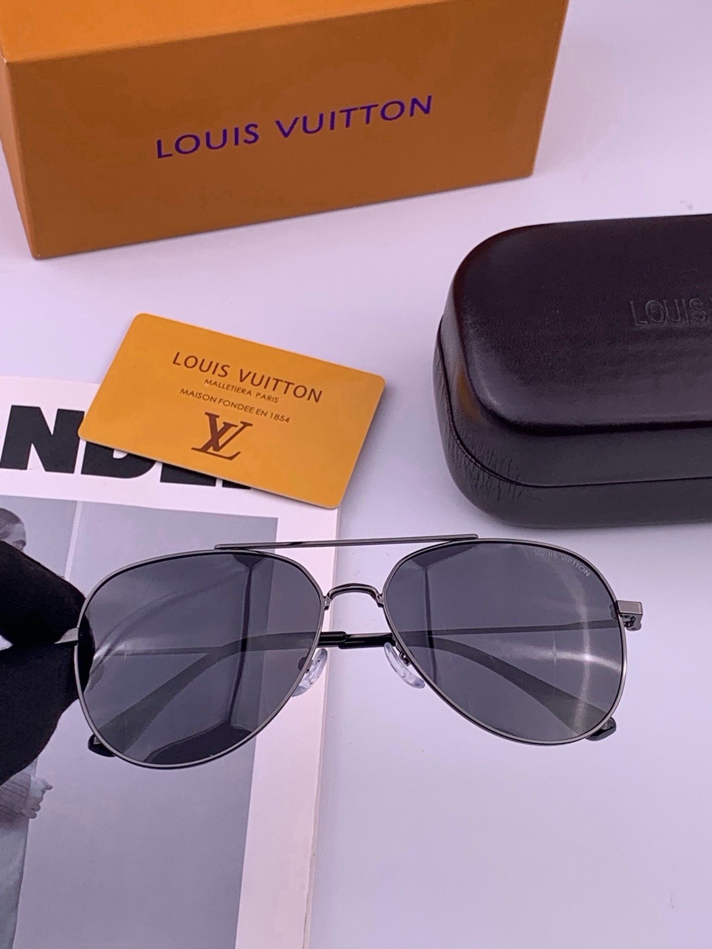 🆕   LV 🔥  高品质男女款墨镜   👍 进口宝丽来偏光镜片  🔥蛤蟆镜 开车钓鱼都可 🔥百搭显瘦墨镜韩版男士飞行员