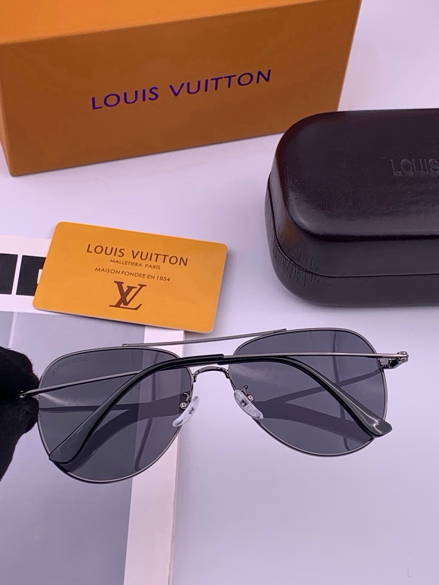 🆕   LV 🔥  高品质男女款墨镜   👍 进口宝丽来偏光镜片  🔥蛤蟆镜 开车钓鱼都可 🔥百搭显瘦墨镜韩版男士飞行员