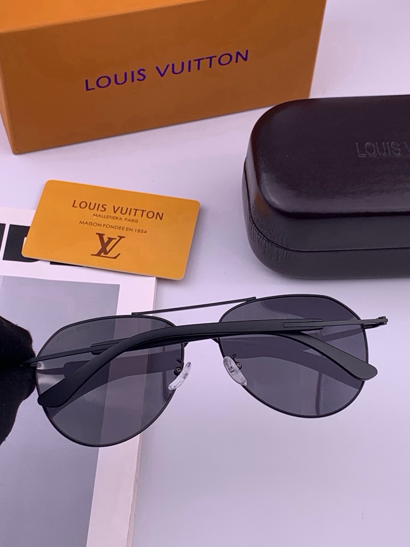 🆕   LV 🔥  高品质男女款墨镜   👍 进口宝丽来偏光镜片  🔥蛤蟆镜 开车钓鱼都可 🔥百搭显瘦墨镜韩版男士飞行员
