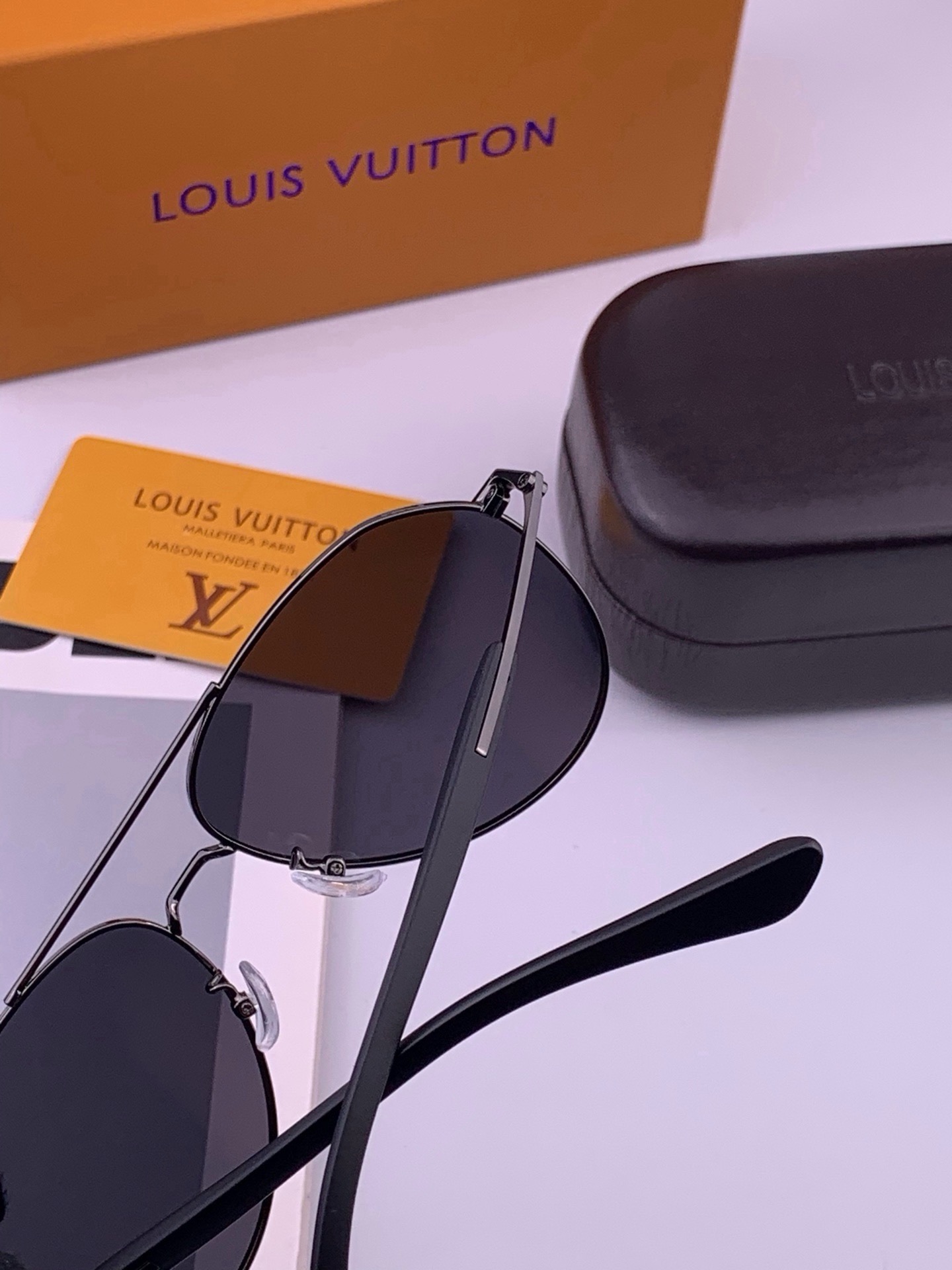 🆕   LV 🔥  高品质男女款墨镜   👍 进口宝丽来偏光镜片  🔥蛤蟆镜 开车钓鱼都可 🔥百搭显瘦墨镜韩版男士飞行员