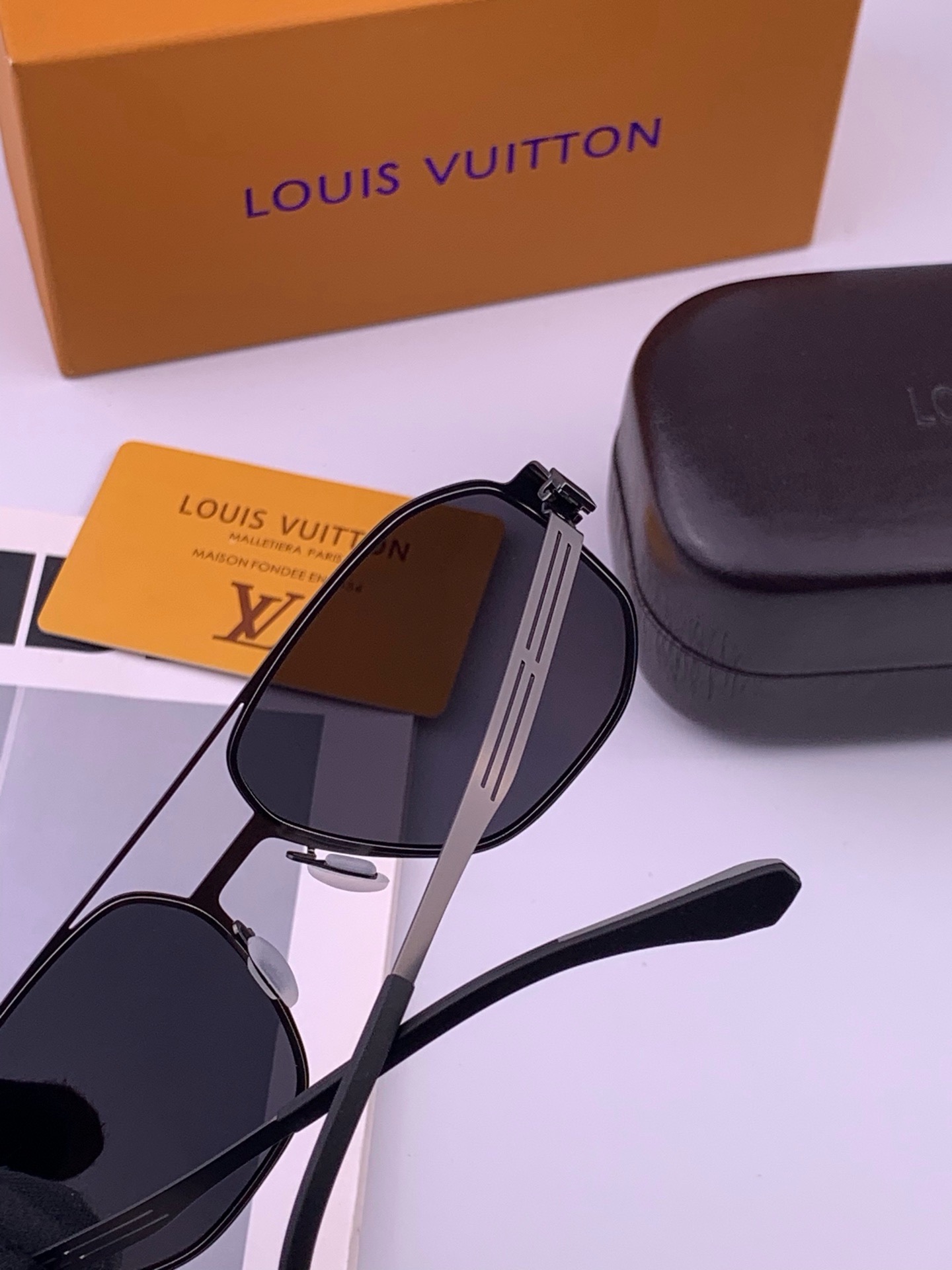 🆕 ♦️LV 新款男女情侣款太阳镜多边形墨镜i🆕 P电镀永不褪色 超轻超有弹性整幅眼镜无螺丝重要的是压不坏 高清镜片、精