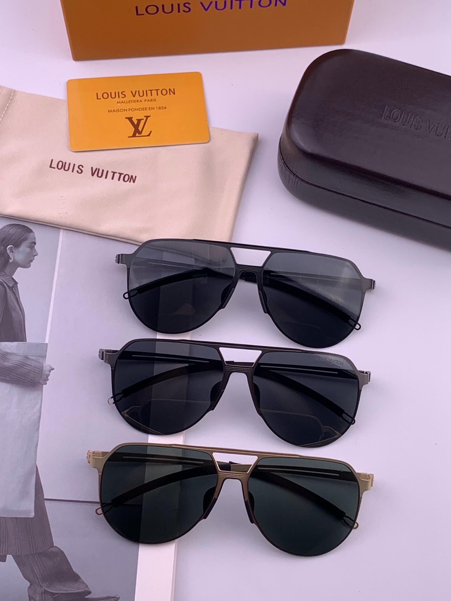 🆕       LV 男款炫彩飞行员偏光太阳镜 ❤️材质：高清尼龙加厚卡槽高清偏光镜片 🌹无边框镜架💕颜👍型号：L839