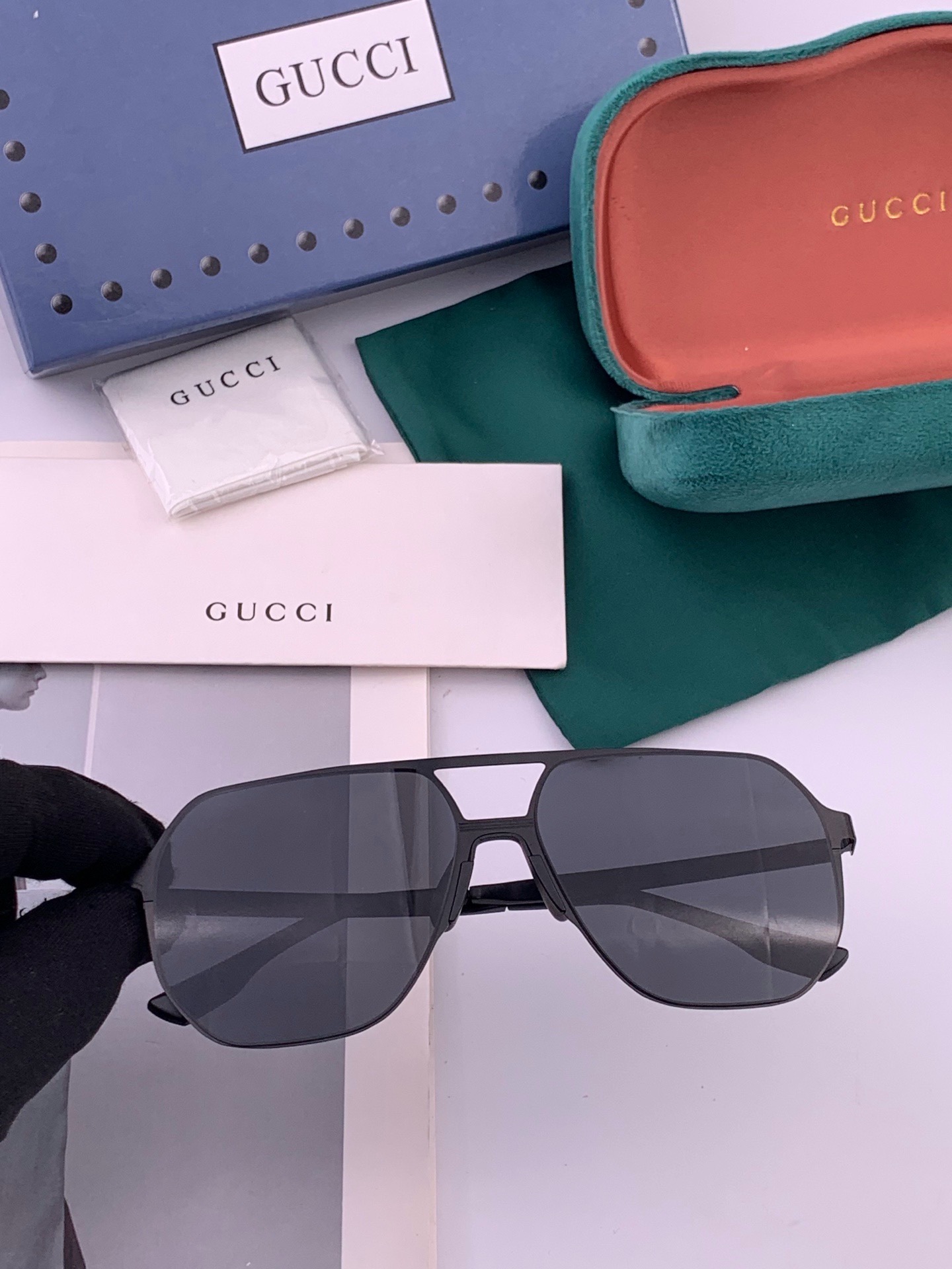 🆕      Gucci  男款炫彩飞行员偏光太阳镜 ❤️材质：高清尼龙加厚卡槽高清偏光镜片 🌹无边框镜架💕颜👍型号：G