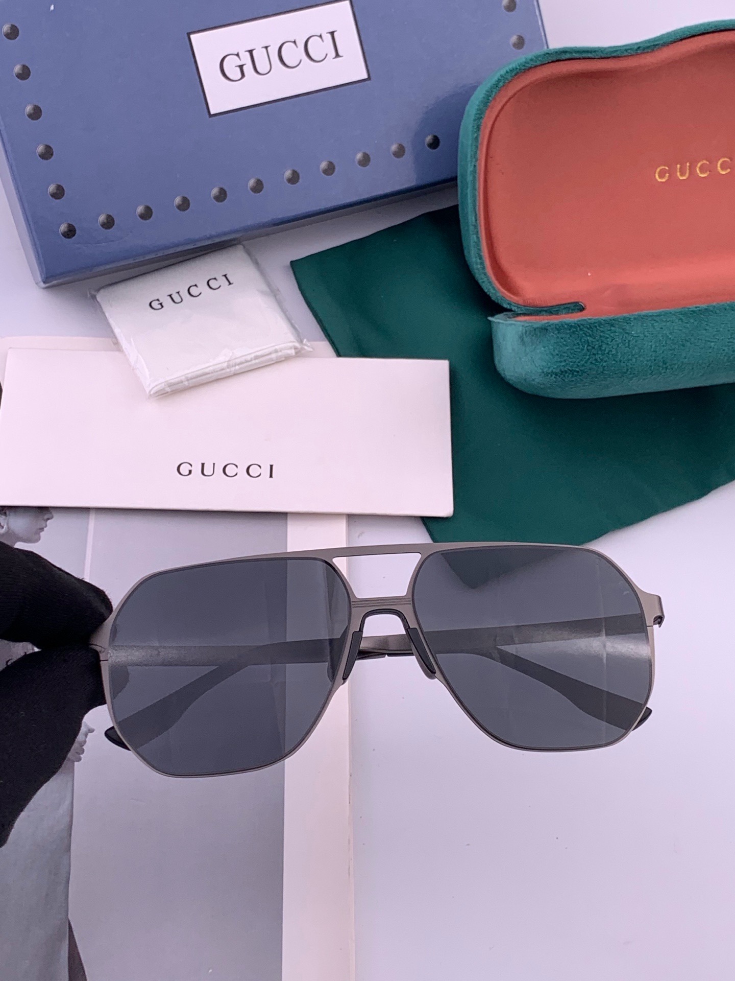 🆕      Gucci  男款炫彩飞行员偏光太阳镜 ❤️材质：高清尼龙加厚卡槽高清偏光镜片 🌹无边框镜架💕颜👍型号：G