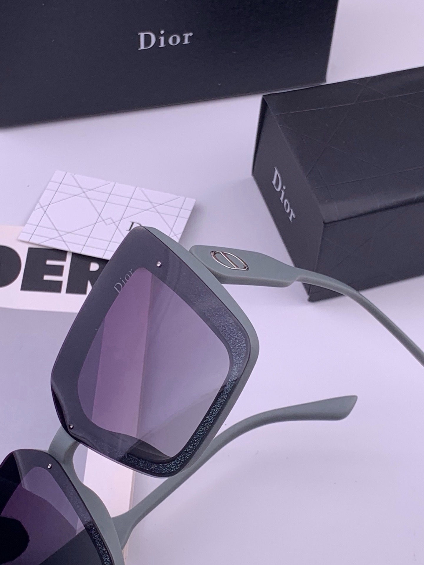 🆕  🔺 【DIOR-迪奥】开春新款 潮流爆款 时尚方框偏光太阳镜 高品质 佩戴舒适 网红潮款墨镜 型号：D6227