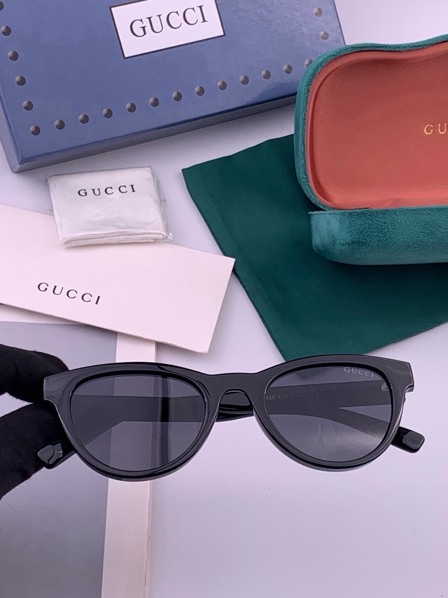 🆕   【TR偏光系列】Gucci   经典的小框设计，情侣款不挑脸型，无论搭配大衣还是连衣裙都非常显气质偏光镜片预防紫