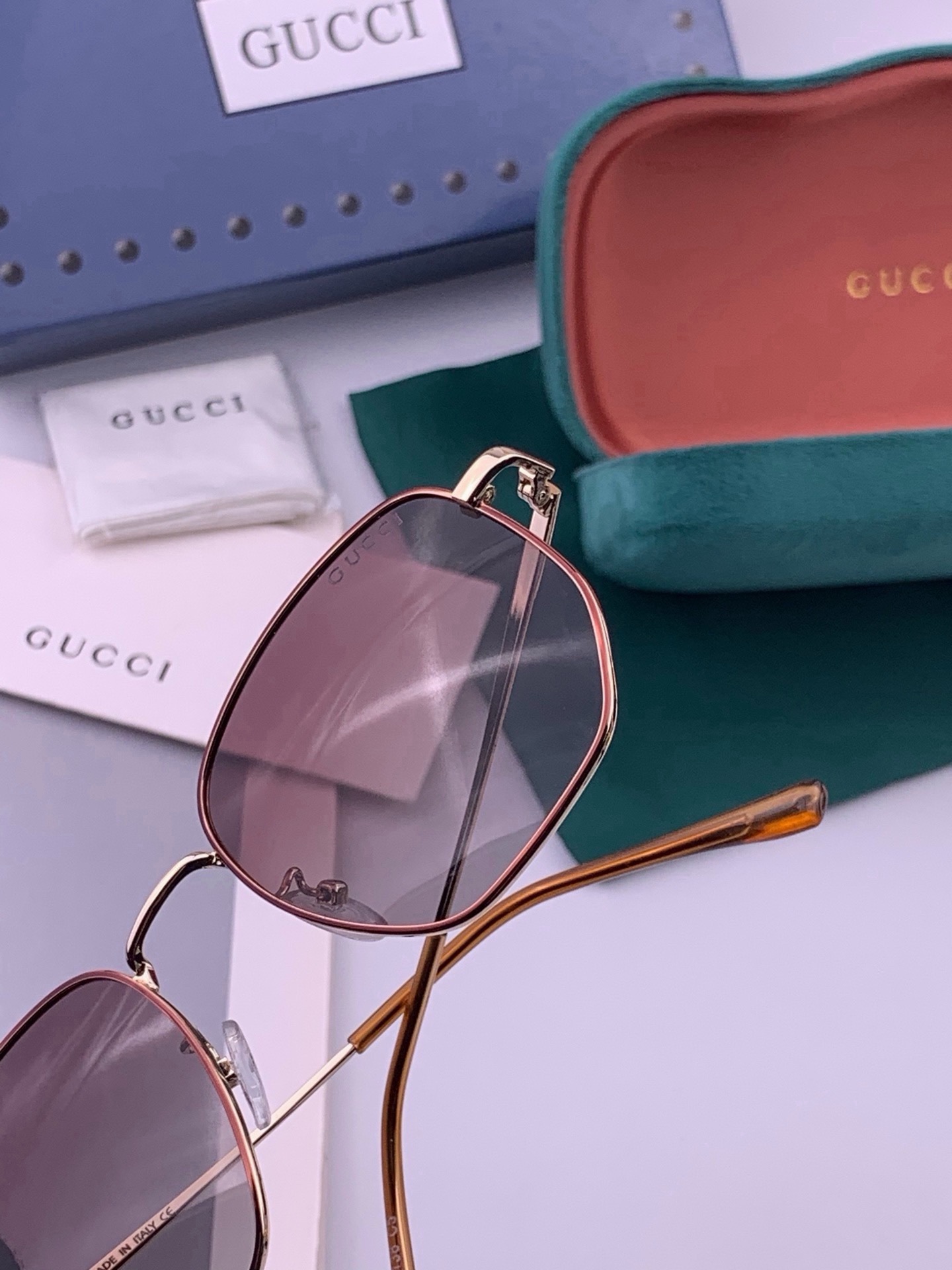🆕    🔺 Gucci 🔻官方新款 众多明星同款[色]‼️‼️新款大框偏光墨镜 🌈🌈宝丽来超清加厚太阳镜🔝🔝型号：G9