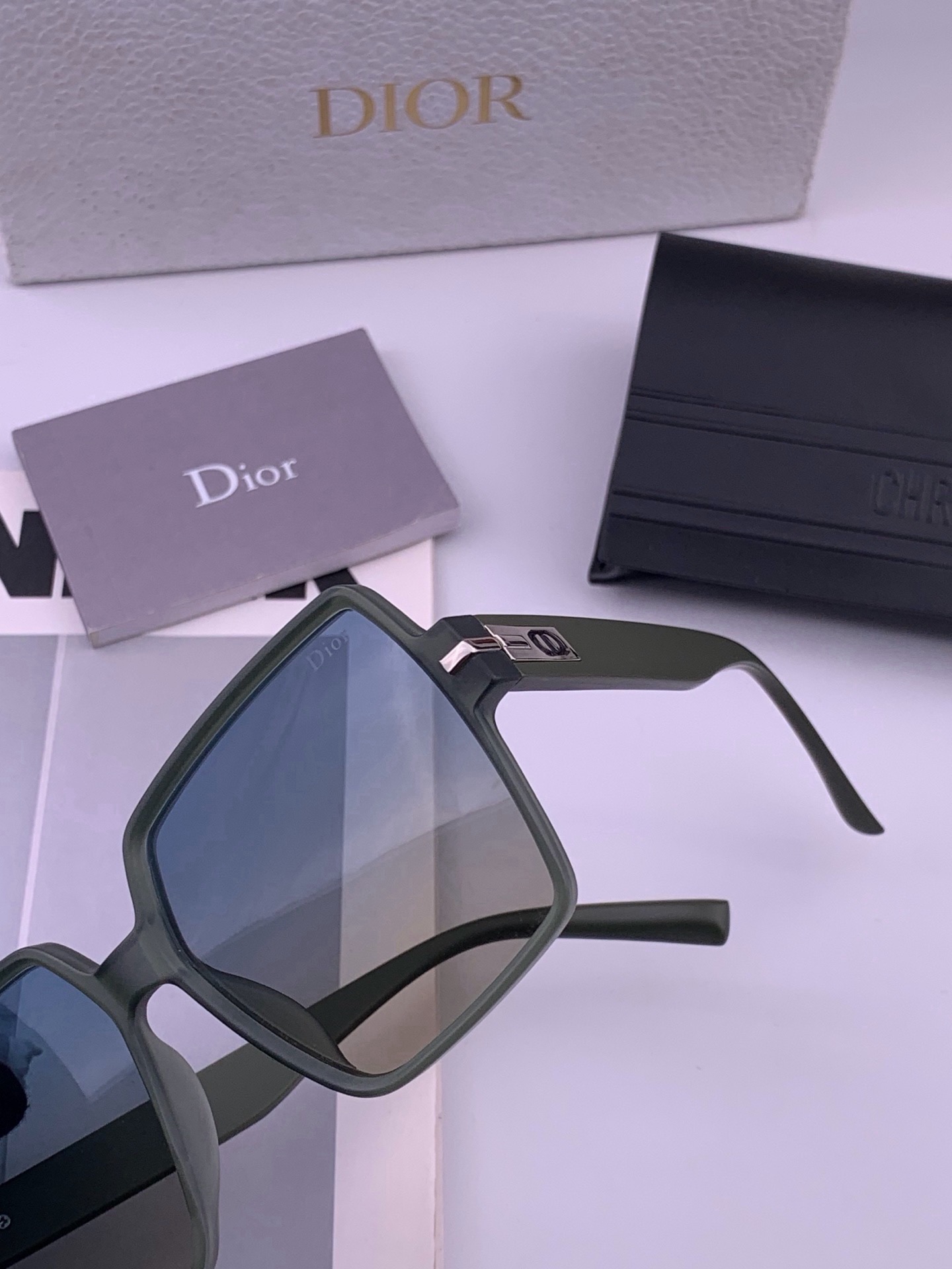 🆕 🔺 【DIOR】开春新款 潮流爆款 时尚方框偏光太阳镜 高品质 佩戴舒适 网红潮款墨镜 女士高清加厚偏光太阳镜🕶️ 
