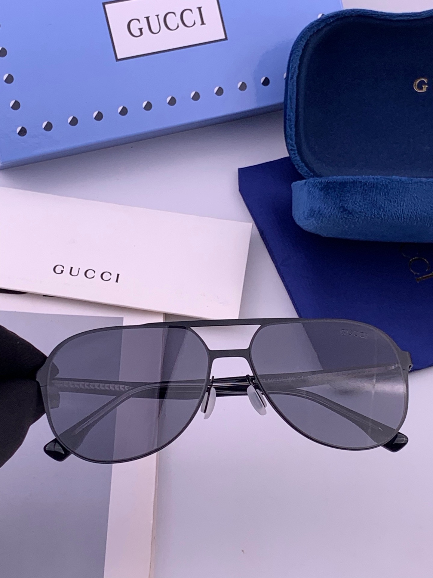 🆕        GUCCI 男款炫彩飞行员偏光太阳镜 ❤️材质：高清尼龙加厚卡槽高清偏光镜片 🌹无边框镜架💕颜👍型号：