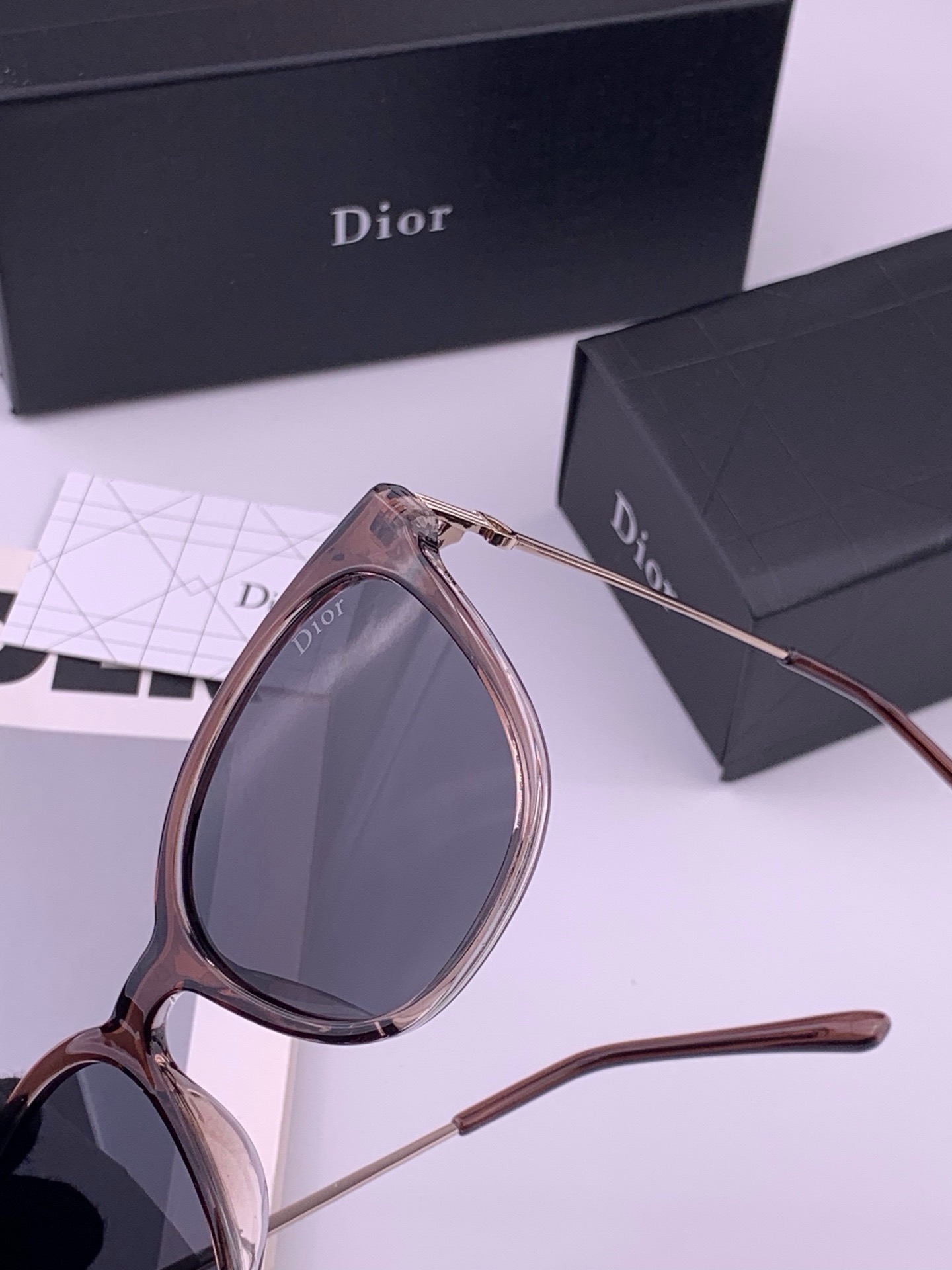 🆕  🔺 【DIOR-迪奥】开春新款 潮流爆款 时尚方框偏光太阳镜 高品质 佩戴舒适 网红潮款墨镜 型号：D31101