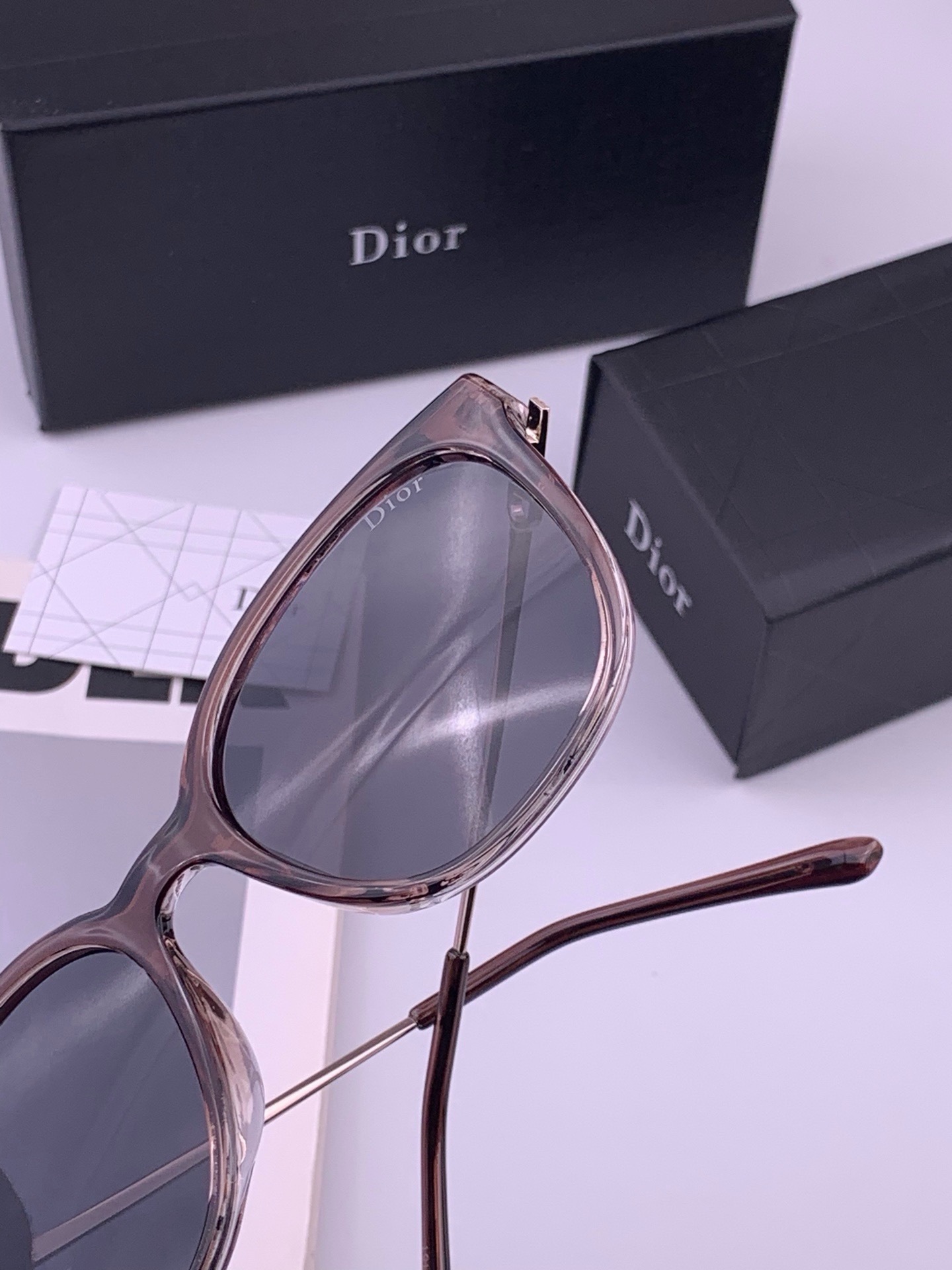 🆕  🔺 【DIOR-迪奥】开春新款 潮流爆款 时尚方框偏光太阳镜 高品质 佩戴舒适 网红潮款墨镜 型号：D31101