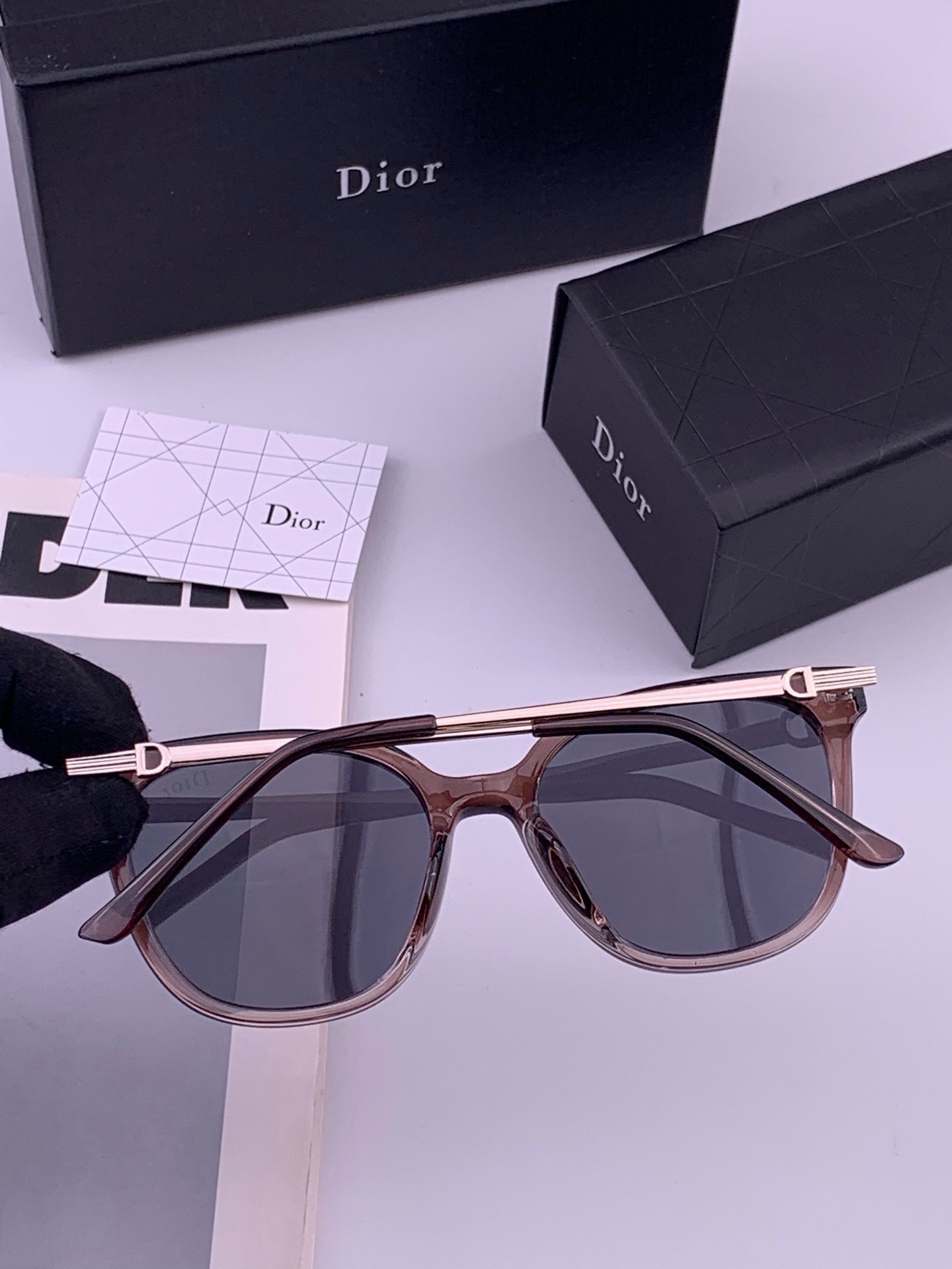 🆕  🔺 【DIOR-迪奥】开春新款 潮流爆款 时尚方框偏光太阳镜 高品质 佩戴舒适 网红潮款墨镜 型号：D31101