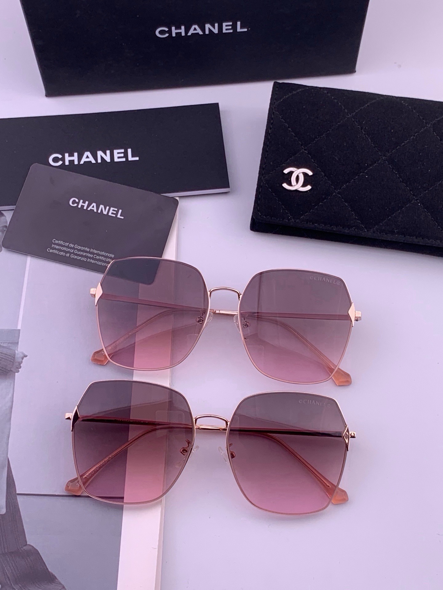 🆕 【CHANEL】香奈儿  新款尼龙偏光太眼镜，无框钻石 切边更有质感，大气女人范儿，大脸小脸都好看 ！型号：CH20