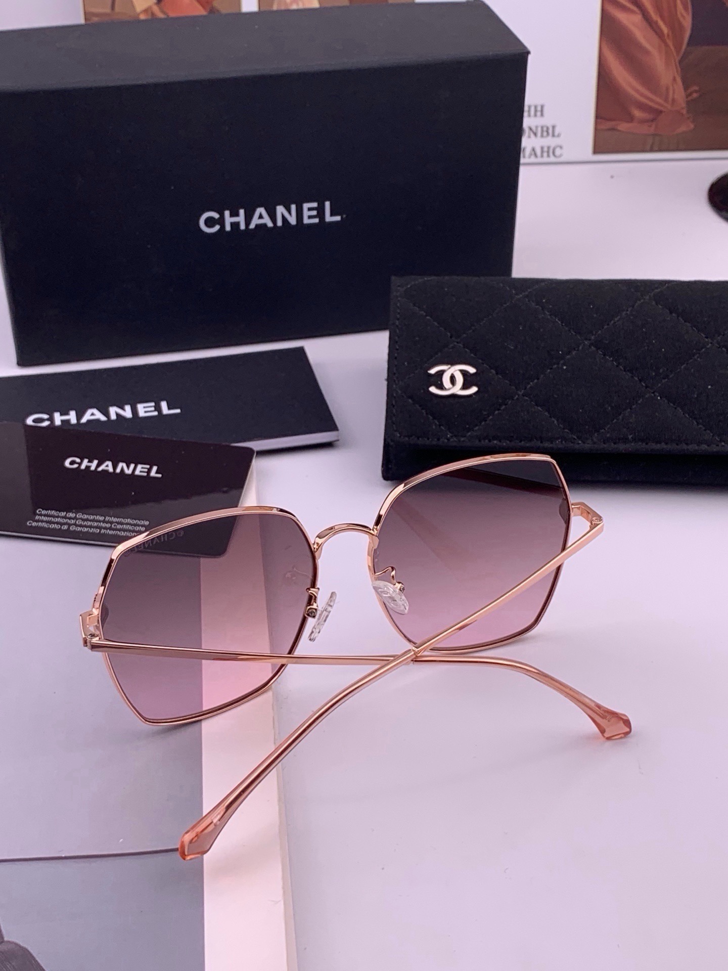 🆕 【CHANEL】香奈儿  新款尼龙偏光太眼镜，无框钻石 切边更有质感，大气女人范儿，大脸小脸都好看 ！型号：CH20