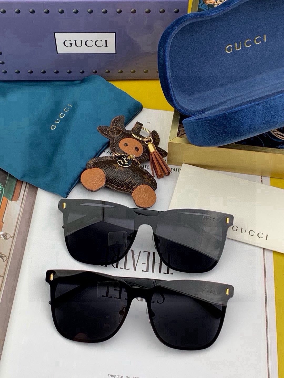 🆕   Gucci古奇 新款连体‮驶驾‬镜墨镜出行必‮众备‬多明星同款 太阳镜 男女‮太士‬阳镜飞行  型号：G075