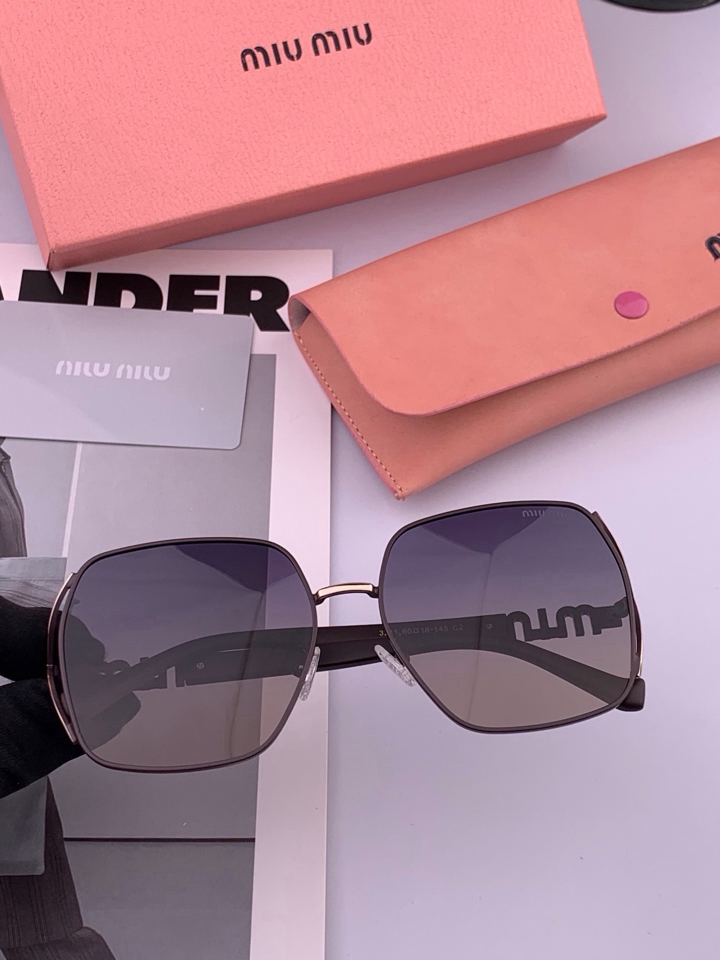 🆕   MIUMIU/缪缪🖇🖇开春新款🌟闪耀新款璀璨登台 ❤❤太阳镜潮品 精致个性设计简约时尚 专柜品质值得拥有 绝对潮