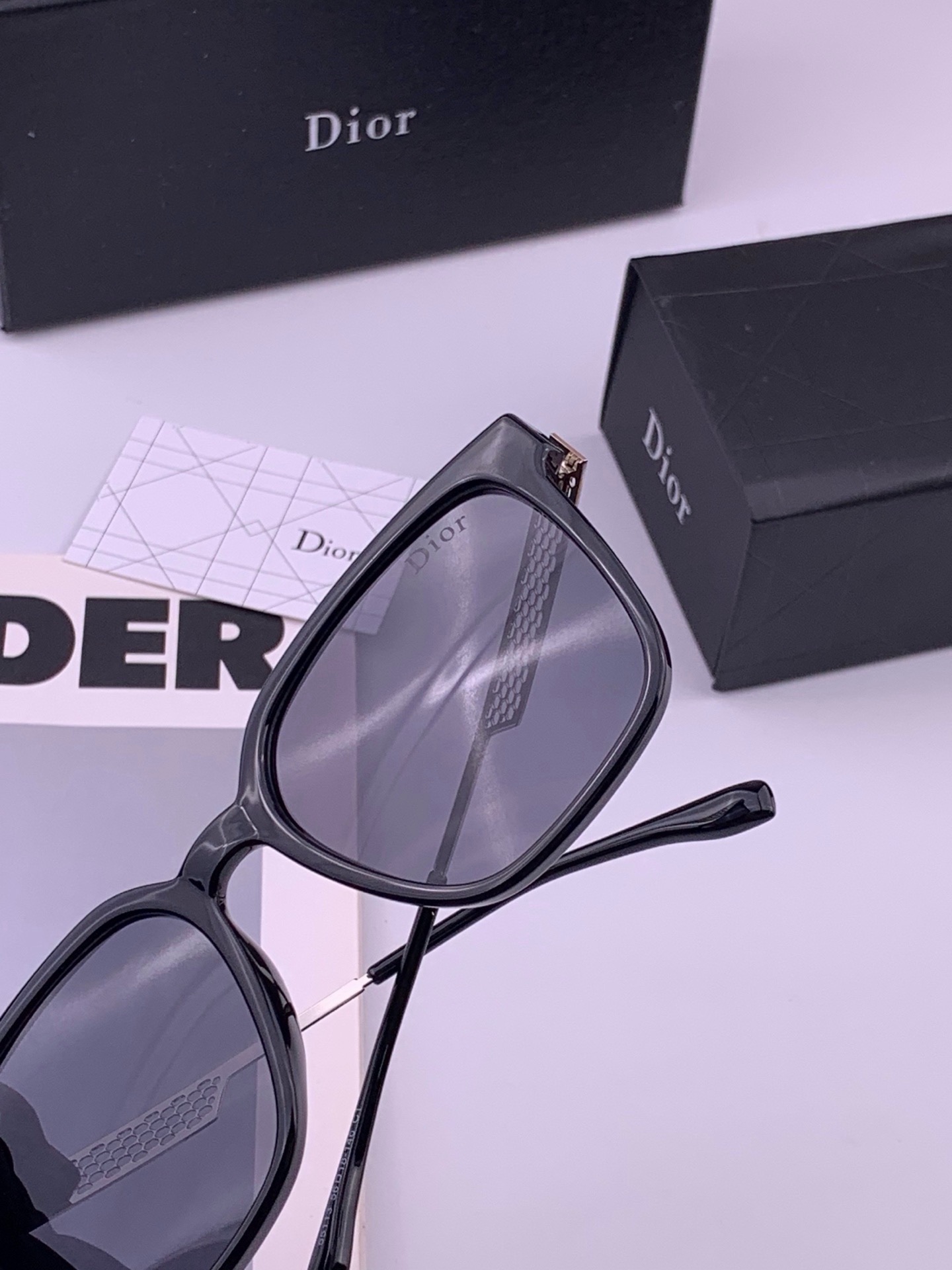 🆕 🔺 【DIOR】开春新款 潮流爆款 时尚方框偏光太阳镜 高品质 佩戴舒适 网红潮款墨镜 女士高清偏光太阳镜🕶️ 🎉高