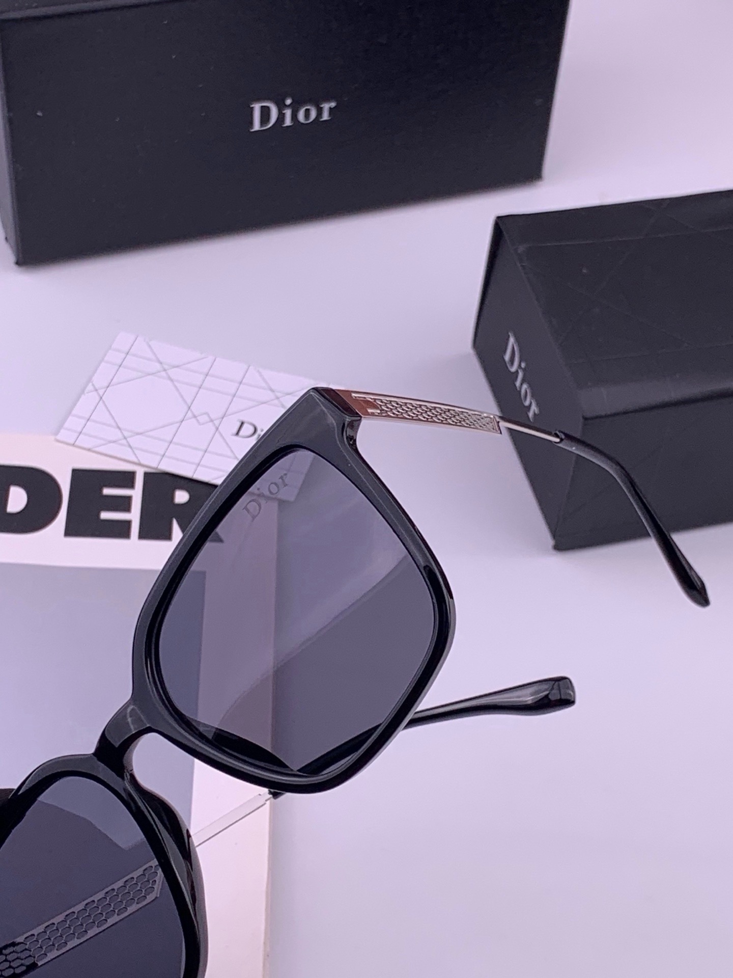 🆕 🔺 【DIOR】开春新款 潮流爆款 时尚方框偏光太阳镜 高品质 佩戴舒适 网红潮款墨镜 女士高清偏光太阳镜🕶️ 🎉高